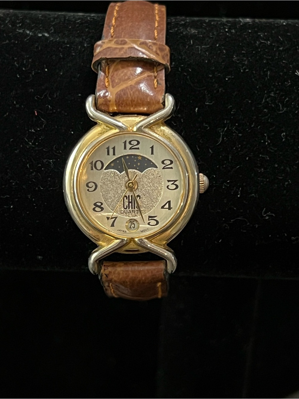 Vintage CHIC Moonphase Watch Womens Gold Tone
Requires Battery